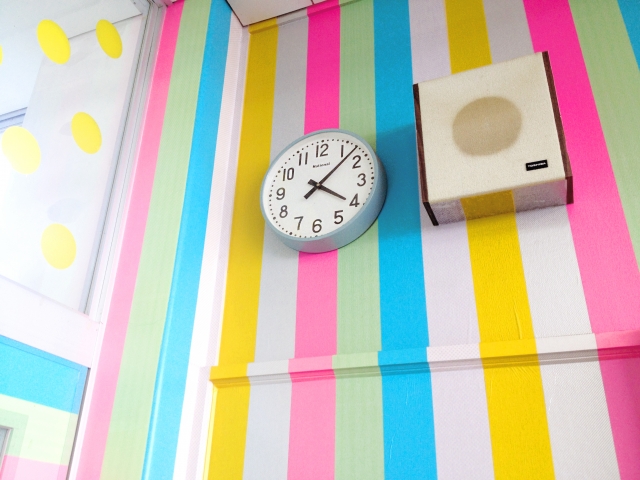 まるで魔法にかかったよう!壁一面のDIYでワンランクアップしたお部屋に!の画像